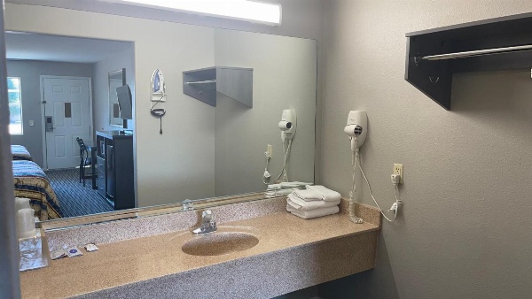 Executive Inn and Suites Houston image 13