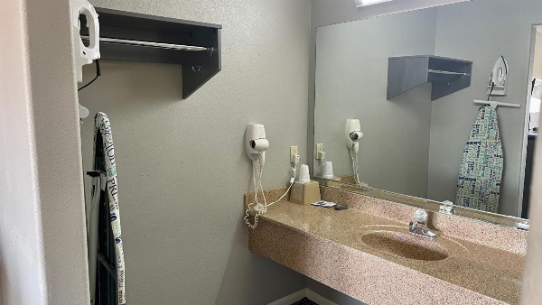 Executive Inn and Suites Houston image 16